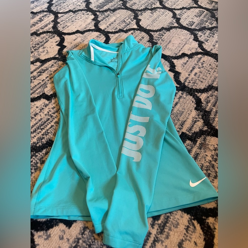 Nike top